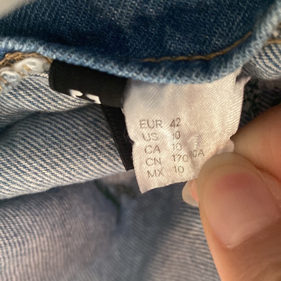 H&M Divided Daisy Embroidered Denim Skirt with Zipper - Picture 7 of 10